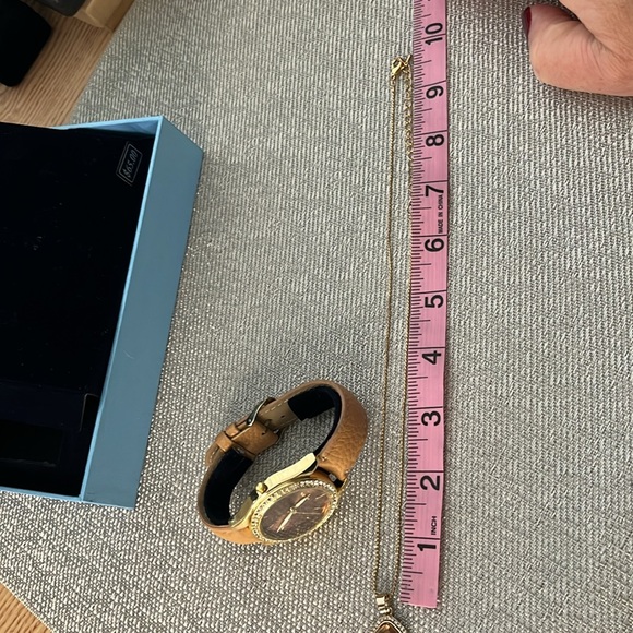 Bella & Rose Watch and Necklace Set - new in box - Picture 7 of 10